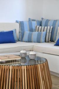 Posedenie v ubytovaní Luxury Paros Villa Villa Ianthe Striking Beauty 4 Bedrooms Glisidia