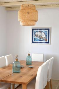 Fotografia z galérie ubytovania Luxury Paros Villa Villa Ianthe Striking Beauty 4 Bedrooms Glisidia v destinácii Kampos Paros
