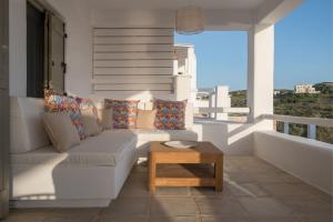 Posedenie v ubytovaní Luxury Paros Villa Villa Ianthe Striking Beauty 4 Bedrooms Glisidia