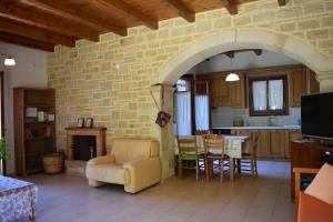 Khu vực ghế ngồi tại Impressive Rethymno Villa 3 Bedrooms Villa Kiriya