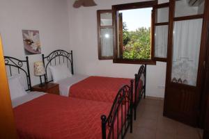 Giường trong phòng chung tại Impressive Rethymno Villa 3 Bedrooms Villa Kiriya +15 ảnh