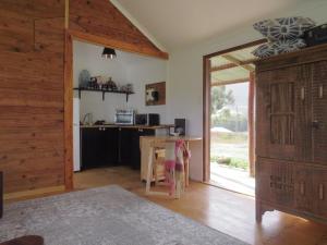 Η κουζίνα ή μικρή κουζίνα στο Hoopoe Cottage Horns op de Hoek