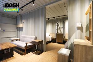 Postel nebo postele na pokoji v ubytování Dash Forwaves Hotel