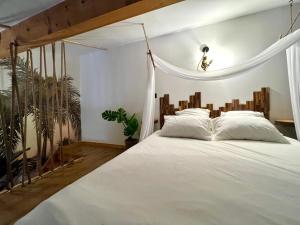 Ένα ή περισσότερα κρεβάτια σε δωμάτιο στο L Indiana douche sensorielle