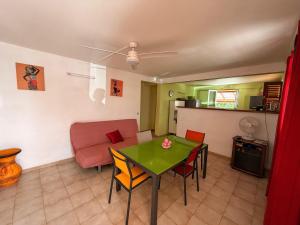 Una cocina o cocineta en super grand T2 au robert 13 fotos más