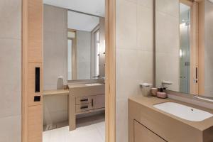 Koupelna v ubytování Exceptional high floor 3bed apartment by Suiteable