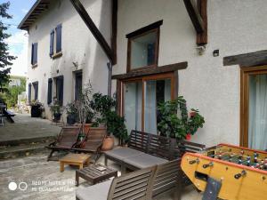 a patio with a table and a ping pong ball at Chambre Romance in Pajay