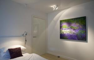 Ein Bett oder Betten in einem Zimmer der Unterkunft Stunning Brac Villa 5 Bedrooms Villa Selca Brac 5 Metres To The Beach Private Swimming Pool Selca