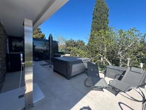 Posezení v ubytování COTTAGE MARIN avec VUE MER