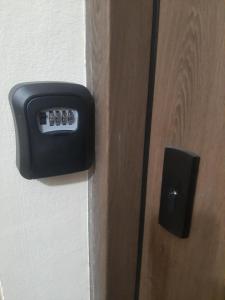 a close up of a door with a black door knob at Kawalerka w kamienicy in Suwałki