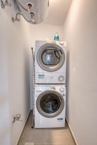 a washer and dryer in a small room at Stylish Apartment Heart of St Julians Sleeps 5 in San Pawl il Bahar