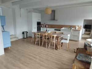 Η κουζίνα ή μικρή κουζίνα στο Grande maison de charme +3 φωτογραφίες