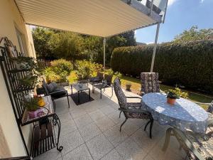 Taman di luar Ferienwohnung Schwegenheim "Marion's Schmuckkästchen"
