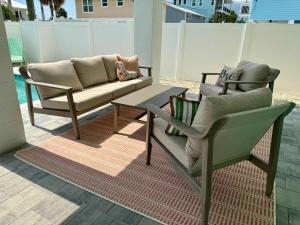 Een zitgedeelte bij New Build - Pool - Walk to Beach