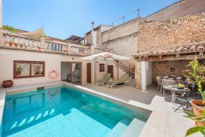 Bazén v ubytování Ca Na Rieres Pollensa - by EMERALD STAY nebo v jeho okolí