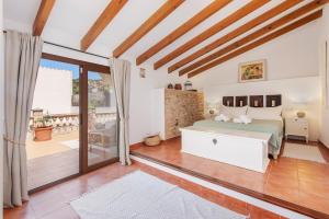 Postel nebo postele na pokoji v ubytování Ca Na Rieres Pollensa - by EMERALD STAY + 23 fotografií