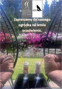 a table with two drinks on top of two chairs at Hotel Jakuszyce Sport & Spa in Szklarska Poręba