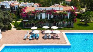 Bazén v ubytování Datca Doris Hotel nebo v jeho okolí