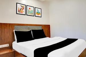 Postel nebo postele na pokoji v ubytování Townhouse Oak Gravity Inn