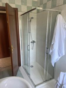 a shower with a glass door in a bathroom at Relax stefy apartment in Zelarino