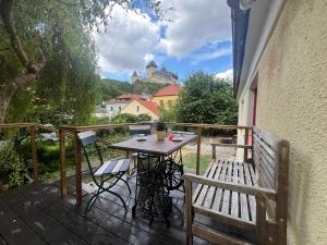 Balkón nebo terasa v ubytování Karlštejn 34