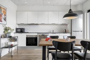 Η κουζίνα ή μικρή κουζίνα στο 917-Hvide-Sande-Langsand-176-stuen