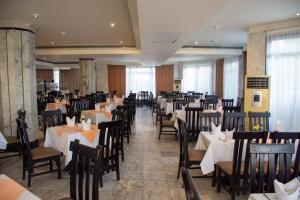 Restaurace v ubytování Cataract Resort & Aqua Park Naama Bay