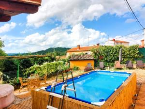 a swimming pool in a yard with a house at Villa Caroiba in Karojba