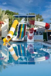 Bazén v ubytování Cataract Resort & Aqua Park Naama Bay nebo v jeho okolí