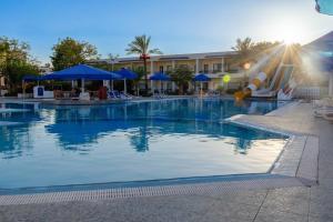 Bazén v ubytování Cataract Resort & Aqua Park Naama Bay nebo v jeho okolí