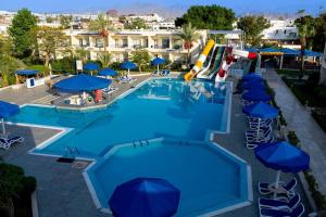 Bazén v ubytování Cataract Resort & Aqua Park Naama Bay nebo v jeho okolí