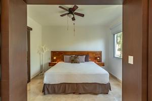 a bedroom with a bed and a ceiling fan at Papaya Plus in Playa del Carmen