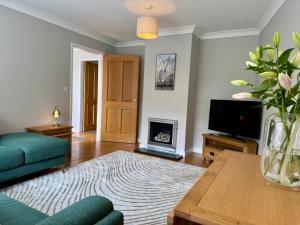 Televiisor ja/või meelelahutuskeskus majutusasutuses Rawes Cottage Kendal