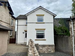 Hoone, kus puhkemaja asub