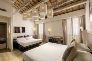 Posteľ alebo postele v izbe v ubytovaní Condotti Palace