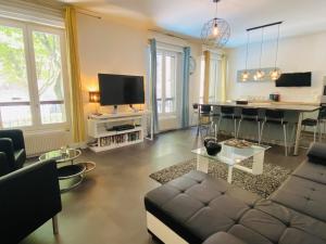 Μια τηλεόραση ή/και κέντρο ψυχαγωγίας στο La PETITE COMPAGNIE