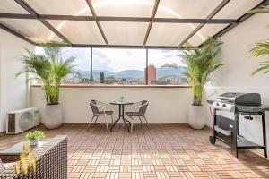 a room with a table and chairs and a window at Aria Living 502 - Luxury Terrace in Laureles in Guayaquil