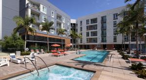 Hồ bơi trong/gần Global Luxury Suites Mission Valley