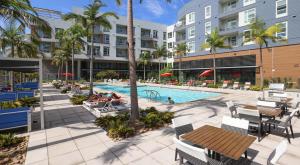 Hồ bơi trong/gần Global Luxury Suites Mission Valley