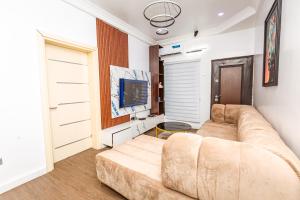Μια τηλεόραση ή/και κέντρο ψυχαγωγίας στο Oyster Shell Apartments