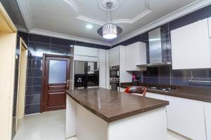Η κουζίνα ή μικρή κουζίνα στο Oyster Shell Apartments