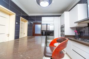 Η κουζίνα ή μικρή κουζίνα στο Oyster Shell Apartments