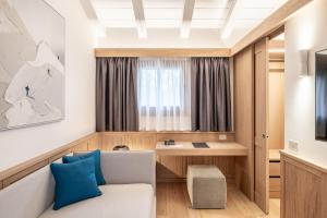 Televízia a/alebo spoločenská miestnosť v ubytovaní Hotel Lajadira & Spa