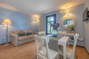 a living room with a table and a couch at Casa Orizzonte - Appartamento con vista in Gabicce Mare
