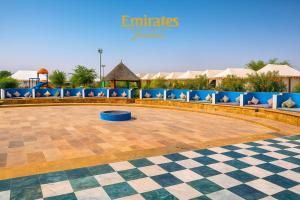 Emirates Luxury Desert Camps内部或周边的泳池
