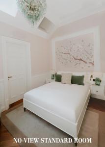 Postel nebo postele na pokoji v ubytování 2 Chesham Hotel