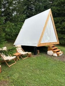 Κήπος έξω από το Durmitor glamping