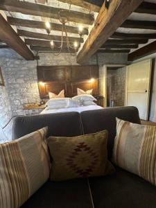 a bedroom with a bed and a couch with pillows at Nido di Gufi in Todi