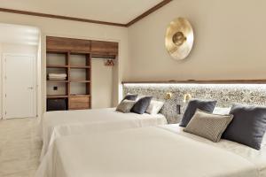 Ένα ή περισσότερα κρεβάτια σε δωμάτιο στο Hotel Best Village Chipiona