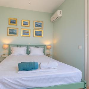 Postel nebo postele na pokoji v ubytování Villa Il Paradiso Andros